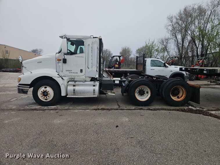 image for item EO7193 2003 International 9200i semi truck