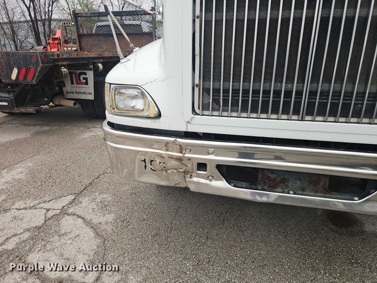 image for item EO7193 2003 International 9200i semi truck