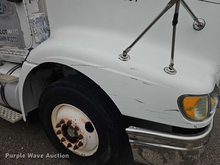 image for item EO7193 2003 International 9200i semi truck