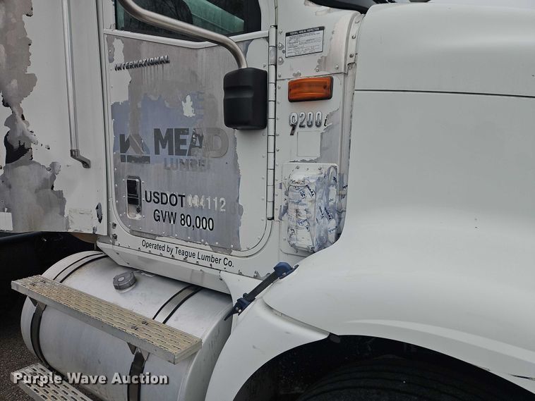 image for item EO7193 2003 International 9200i semi truck