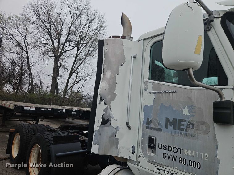 image for item EO7193 2003 International 9200i semi truck