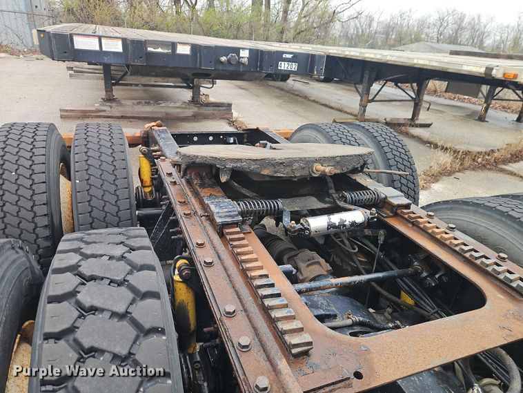 image for item EO7193 2003 International 9200i semi truck