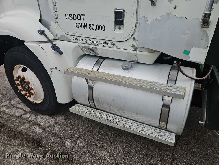 image for item EO7193 2003 International 9200i semi truck