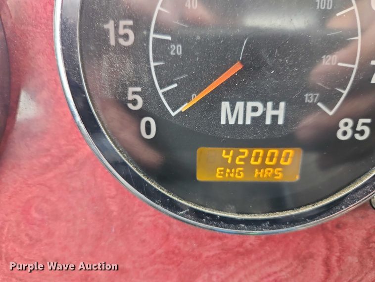 image for item EO7193 2003 International 9200i semi truck