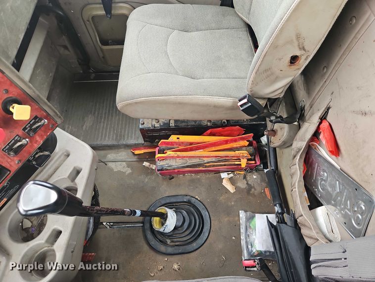 image for item EO7193 2003 International 9200i semi truck