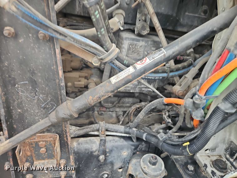 image for item EO7193 2003 International 9200i semi truck