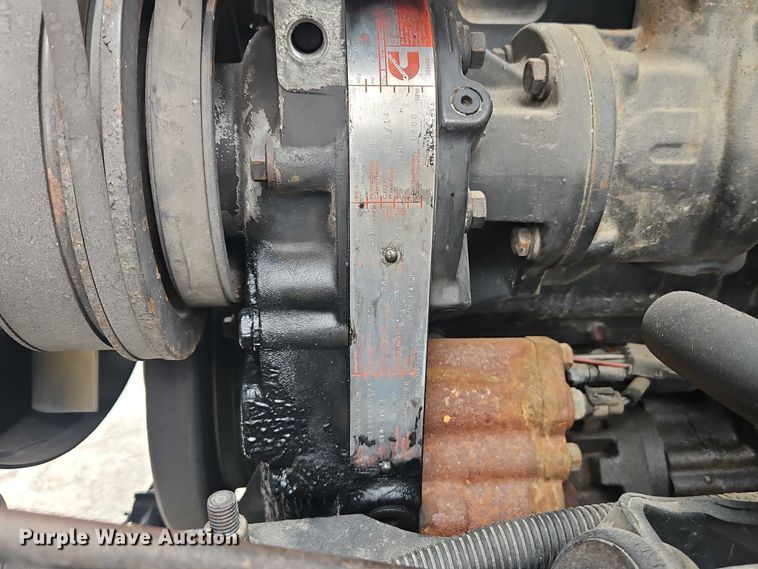 image for item EO7193 2003 International 9200i semi truck