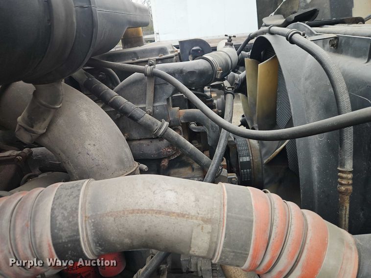 image for item EO7193 2003 International 9200i semi truck