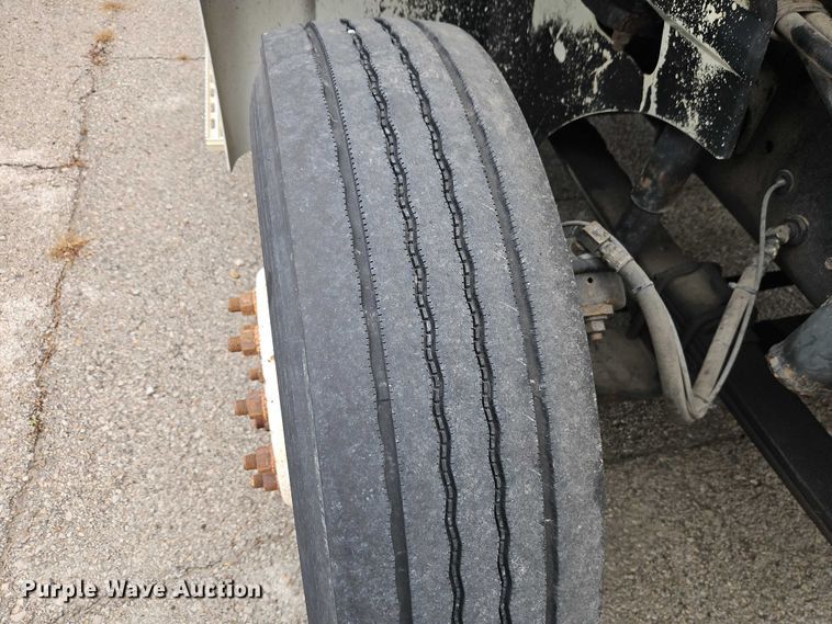 image for item EO7193 2003 International 9200i semi truck