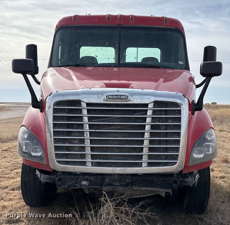 image for item EP2849 2015 Freightliner Cascadia semi truck