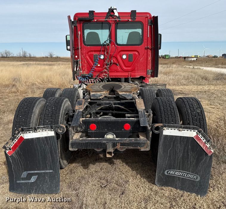image for item EP2849 2015 Freightliner Cascadia semi truck