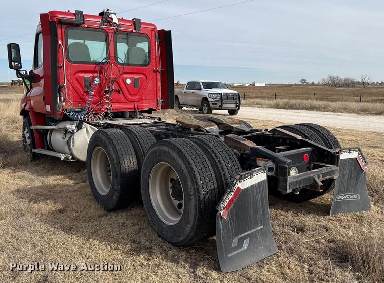 image for item EP2849 2015 Freightliner Cascadia semi truck