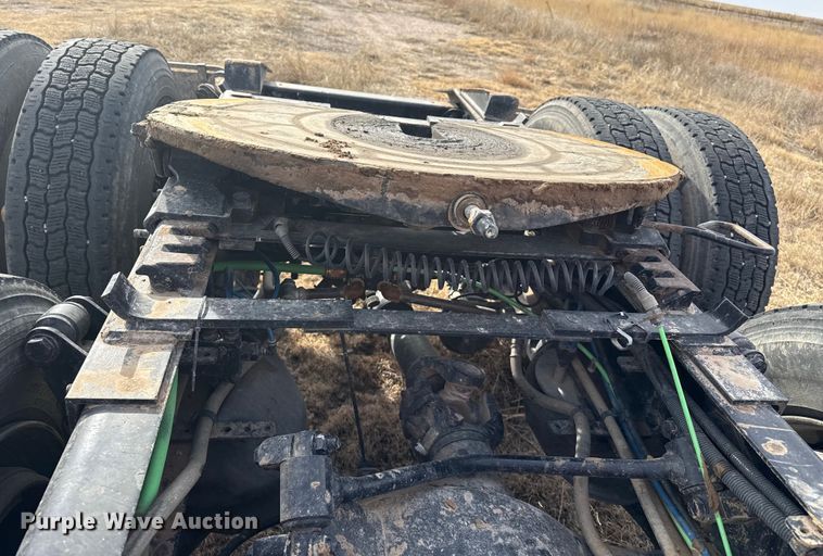 image for item EP2849 2015 Freightliner Cascadia semi truck