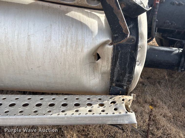 image for item EP2849 2015 Freightliner Cascadia semi truck