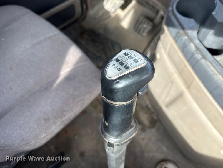 image for item EP2849 2015 Freightliner Cascadia semi truck