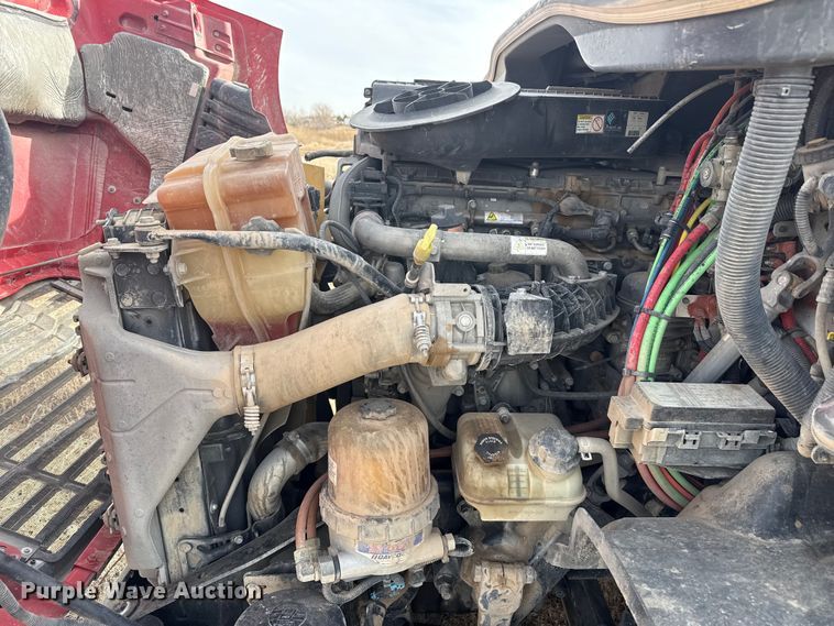 image for item EP2849 2015 Freightliner Cascadia semi truck