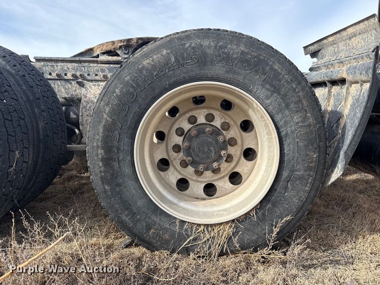 image for item EP2849 2015 Freightliner Cascadia semi truck