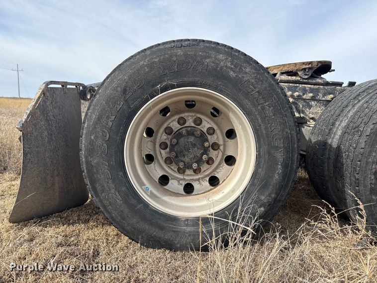 image for item EP2849 2015 Freightliner Cascadia semi truck