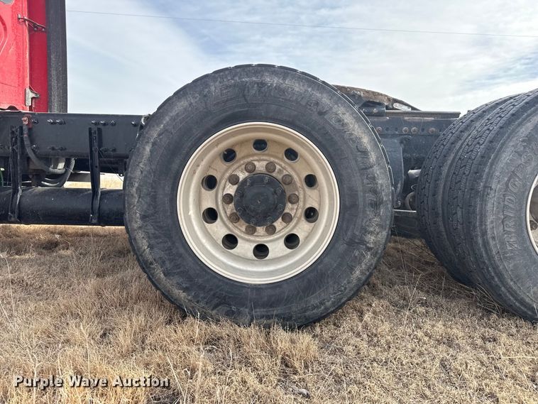 image for item EP2849 2015 Freightliner Cascadia semi truck