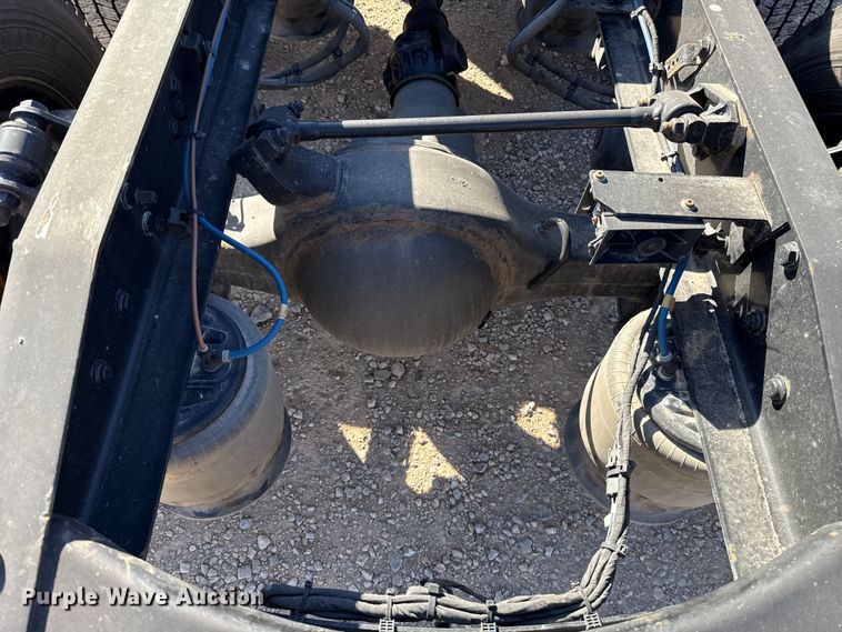 image for item ES5871 2021 Freightliner Cascadia 126 semi truck