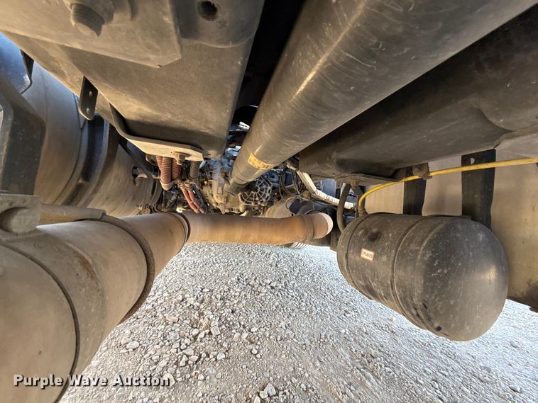 image for item ES5871 2021 Freightliner Cascadia 126 semi truck