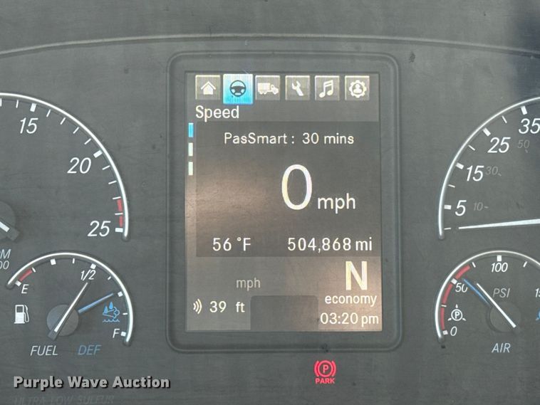 image for item ES5871 2021 Freightliner Cascadia 126 semi truck