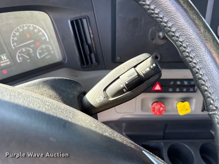 image for item ES5871 2021 Freightliner Cascadia 126 semi truck