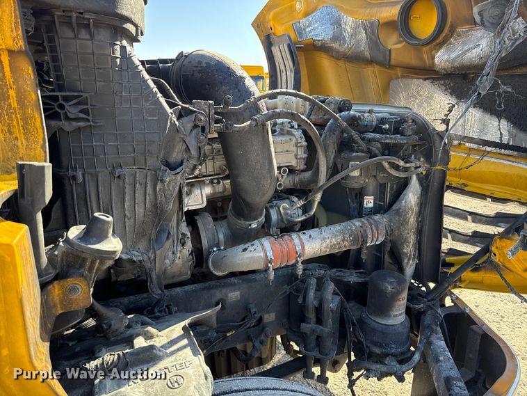 image for item ES5871 2021 Freightliner Cascadia 126 semi truck