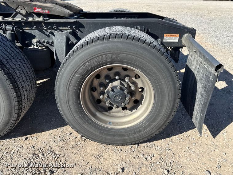 image for item ES5871 2021 Freightliner Cascadia 126 semi truck