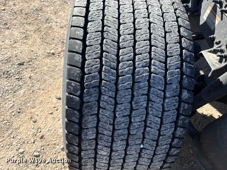 image for item ES5871 2021 Freightliner Cascadia 126 semi truck