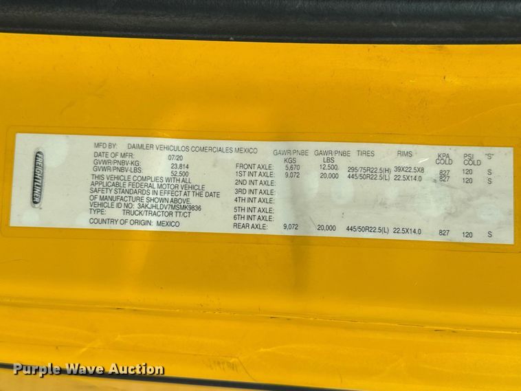 image for item ES5871 2021 Freightliner Cascadia 126 semi truck