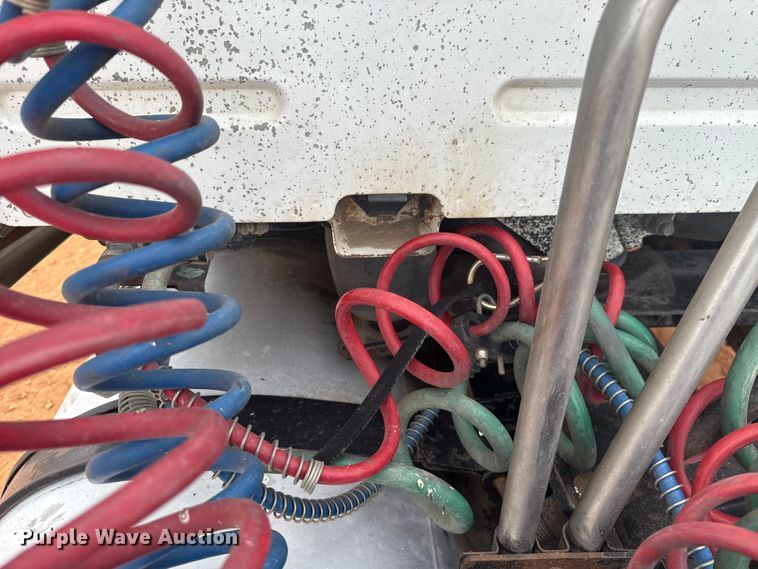 image for item ES5928 2002 Volvo VNL semi truck