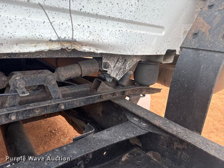 image for item ES5928 2002 Volvo VNL semi truck