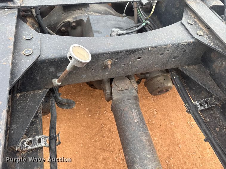 image for item ES5928 2002 Volvo VNL semi truck