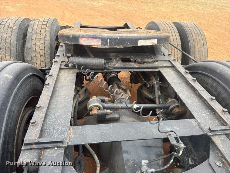 image for item ES5928 2002 Volvo VNL semi truck