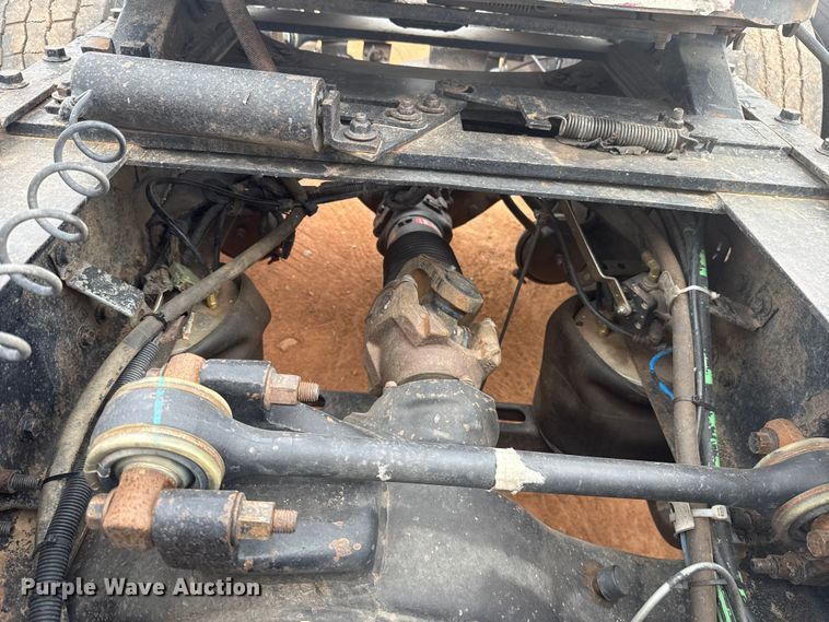 image for item ES5928 2002 Volvo VNL semi truck