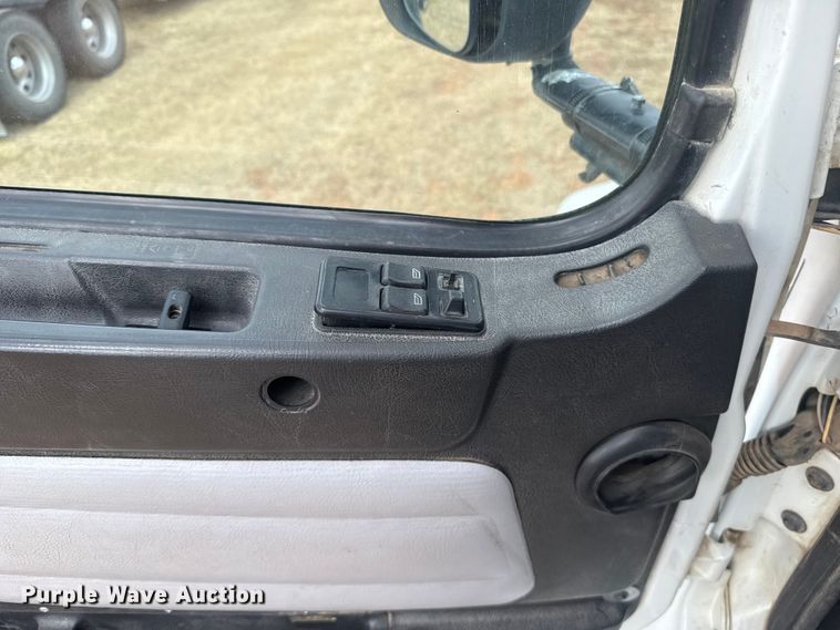 image for item ES5928 2002 Volvo VNL semi truck