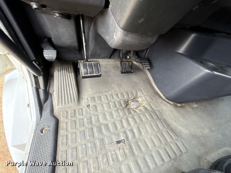 image for item ES5928 2002 Volvo VNL semi truck