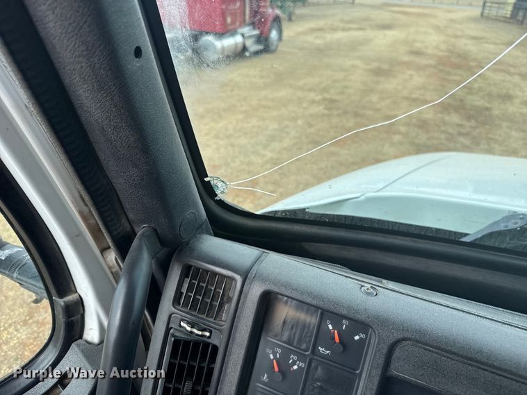 image for item ES5928 2002 Volvo VNL semi truck