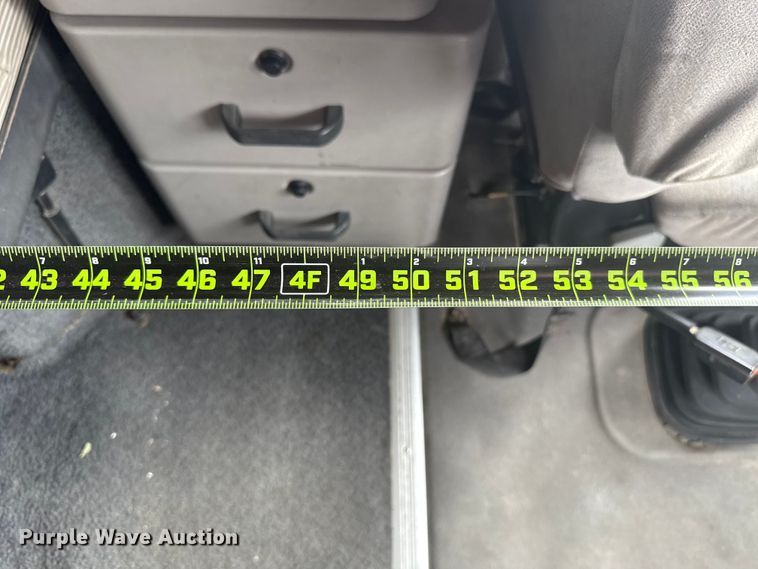 image for item ES5928 2002 Volvo VNL semi truck