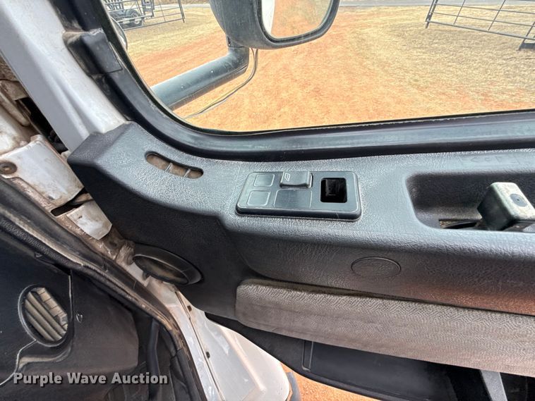 image for item ES5928 2002 Volvo VNL semi truck