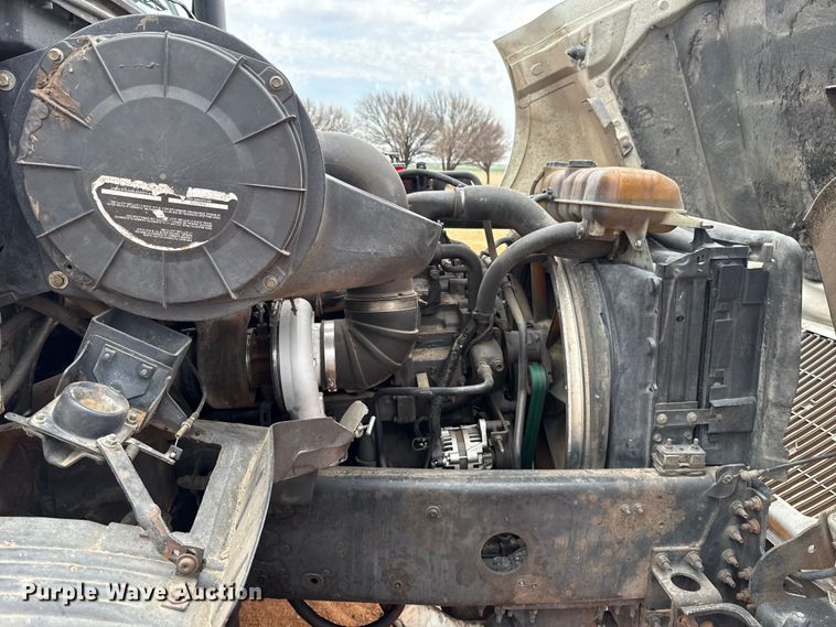 image for item ES5928 2002 Volvo VNL semi truck