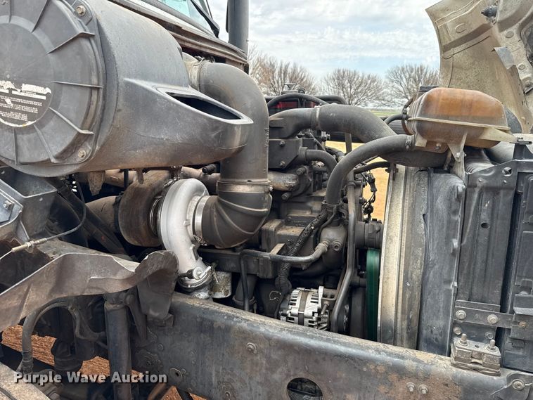 image for item ES5928 2002 Volvo VNL semi truck