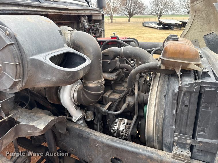 image for item ES5928 2002 Volvo VNL semi truck