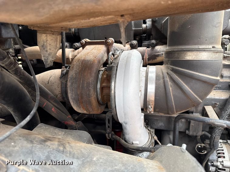 image for item ES5928 2002 Volvo VNL semi truck