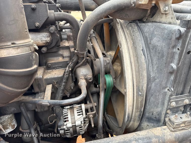 image for item ES5928 2002 Volvo VNL semi truck