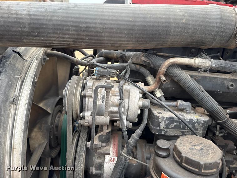 image for item ES5928 2002 Volvo VNL semi truck