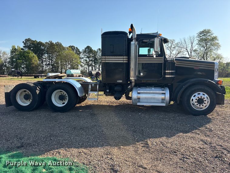 image for item ES8714 2002 Peterbilt 378 semi truck