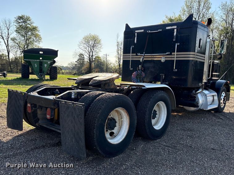 image for item ES8714 2002 Peterbilt 378 semi truck