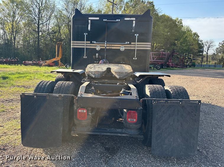 image for item ES8714 2002 Peterbilt 378 semi truck